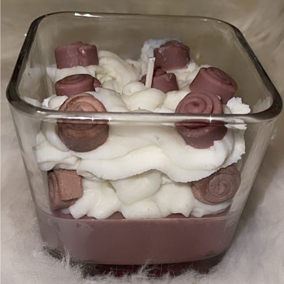 Cinnamon roll scent dessert candle - Picture 2 of 2